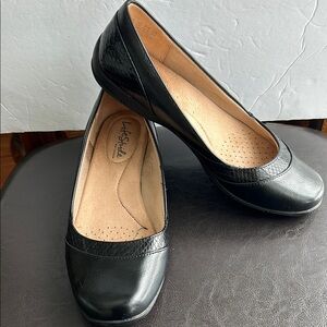 Life Stride Women's Black Flats soft system faux leather, round toe shoe size8M🌹